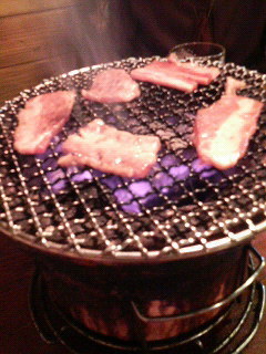 肉を
