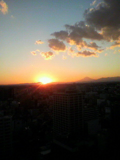 西に
