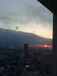 西へ